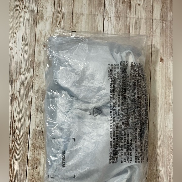 🆕 RESERVED BB Old Navy Women’s Ruched Deep V-Neck One Piece Swim Swimsuit - Picture 10 of 12